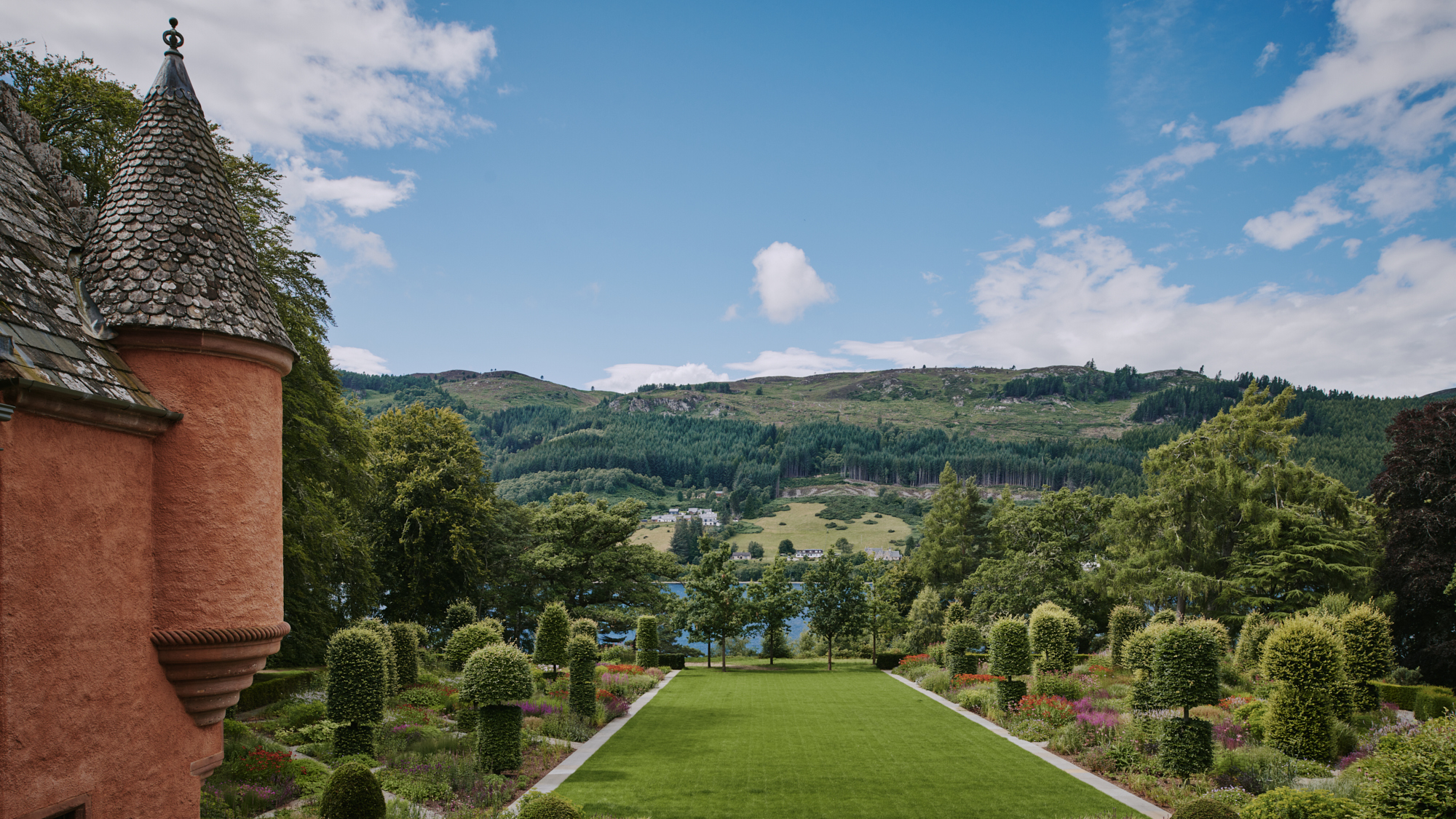 Aldourie Castle | Exclusive Hire Loch Ness